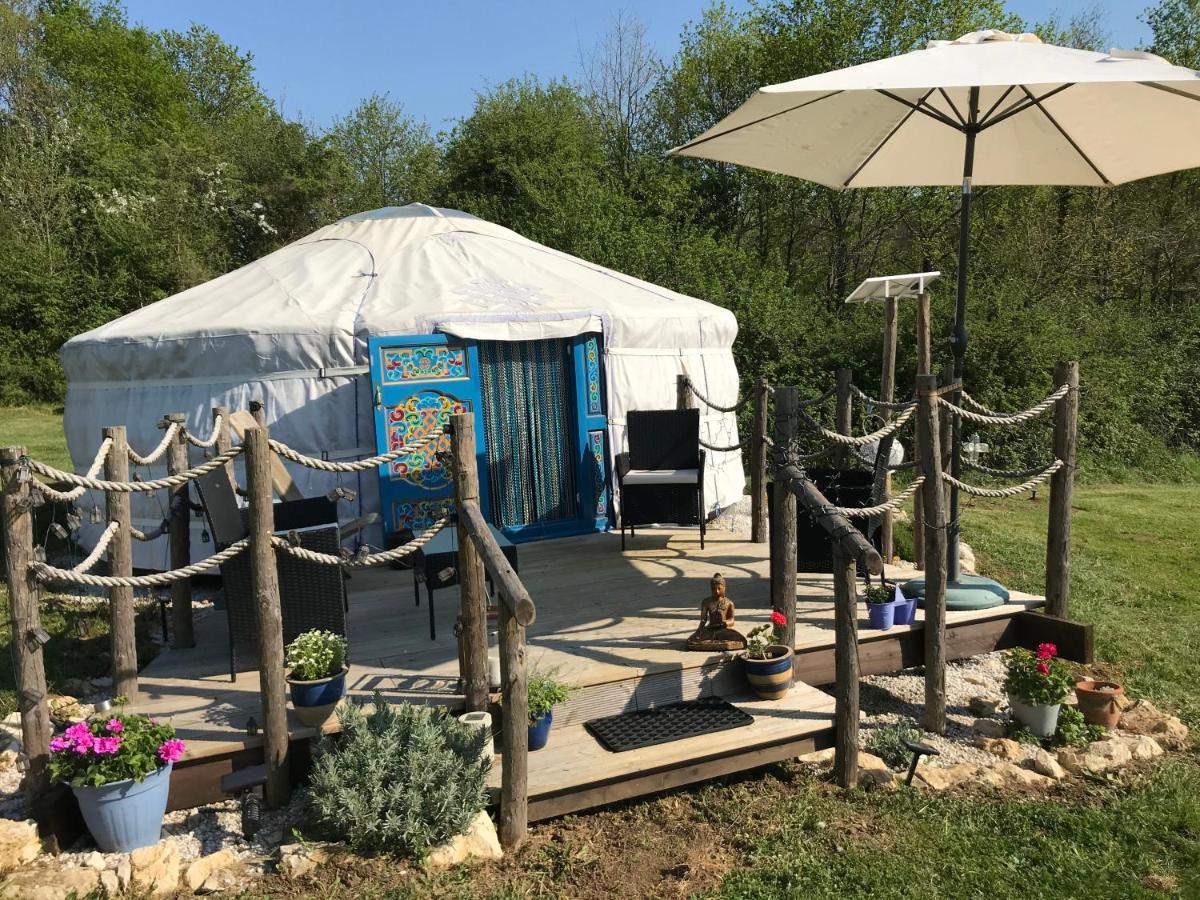 French Fields Luxury Glamping Original Mongolian Yurt Hotel Le-Vieux-Cerier Exterior photo