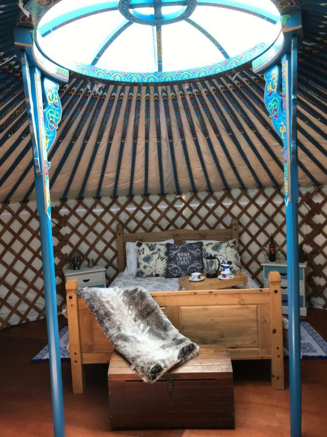 French Fields Luxury Glamping Original Mongolian Yurt Hotel Le-Vieux-Cerier Exterior photo
