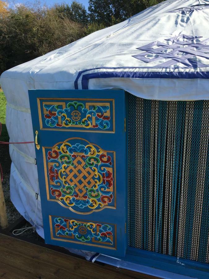 French Fields Luxury Glamping Original Mongolian Yurt Hotel Le-Vieux-Cerier Exterior photo