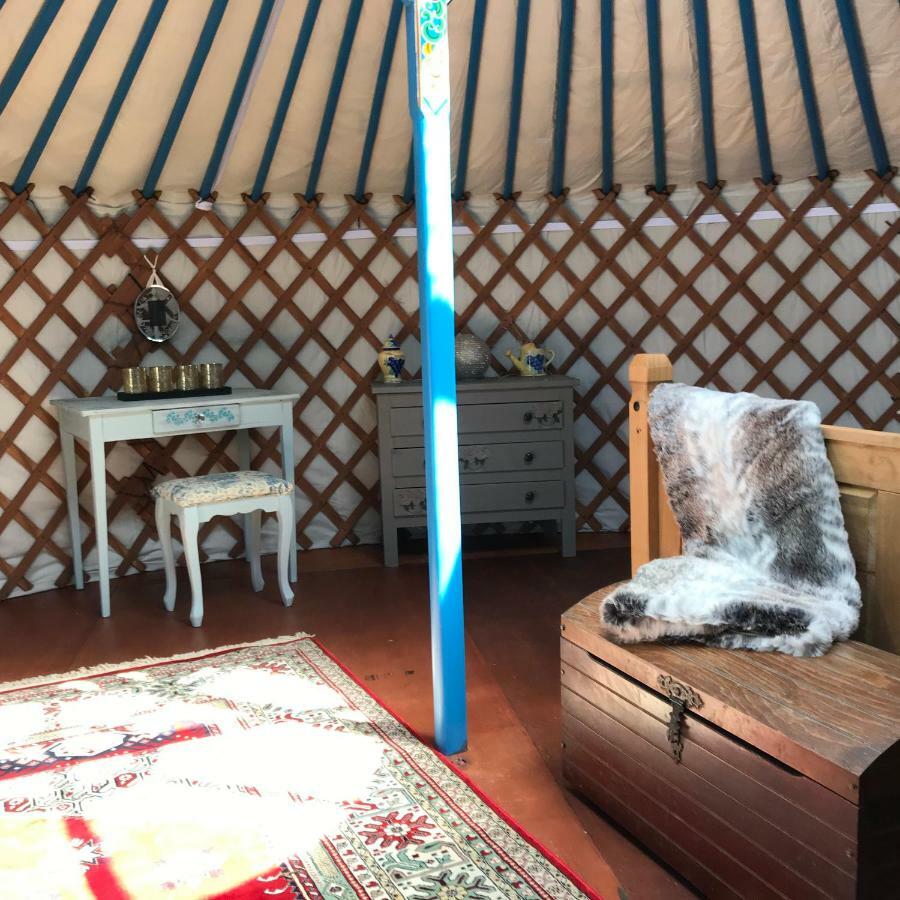 French Fields Luxury Glamping Original Mongolian Yurt Hotel Le-Vieux-Cerier Exterior photo