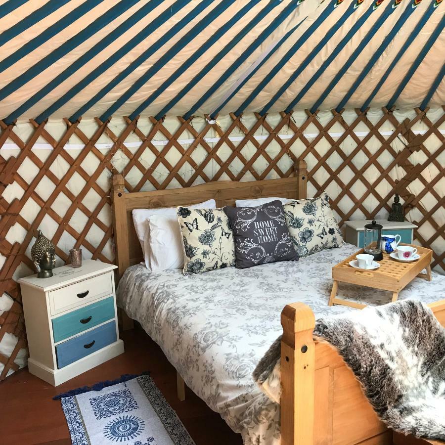 French Fields Luxury Glamping Original Mongolian Yurt Hotel Le-Vieux-Cerier Exterior photo